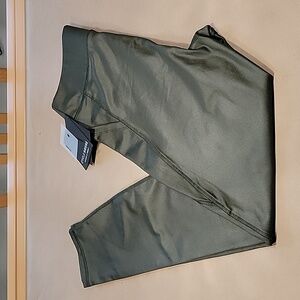Cycle House by Marika Size M Forest Night (Green) Leggings, NEW with Tag
